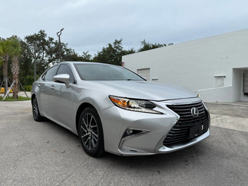 Used 2016 Lexus ES 350 w/ Navigation System Package image 3