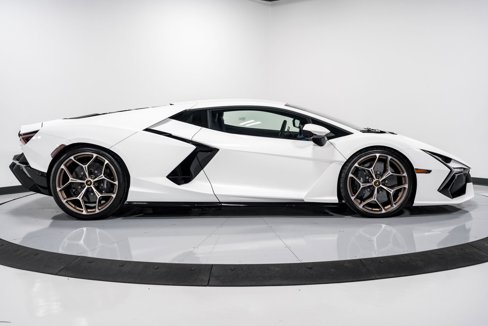 Used 2024 Lamborghini Revuelto image 2