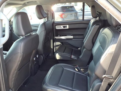 Used 2023 Ford Explorer XLT w/ Equipment Group 202A image 9