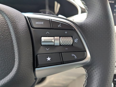 Certified 2025 Genesis G70 2.5T image 21