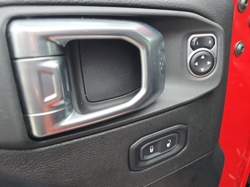 Used 2021 Jeep Wrangler Unlimited Sahara image 40