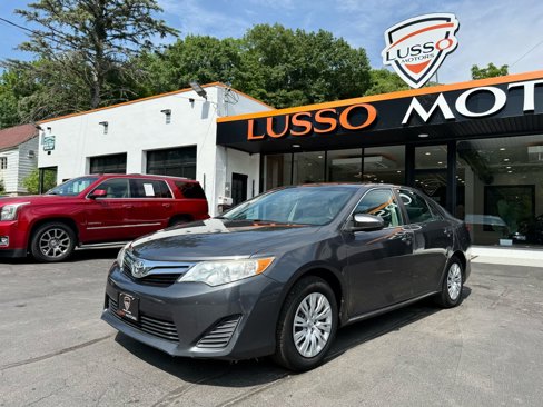 Used 2012 Toyota Camry L image 2