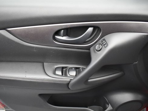 Used 2019 Nissan Rogue Sport S image 15