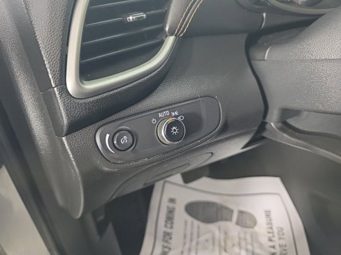Used 2019 Chevrolet Trax LT w/ LT Convenience Package image 14