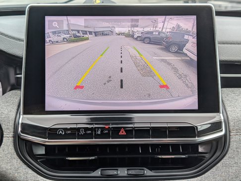Used 2022 Jeep Compass Latitude image 23
