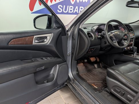 Used 2015 Nissan Pathfinder Platinum w/ Family Entertainment Package image 32