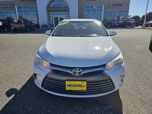 Used 2017 Toyota Camry LE image 3