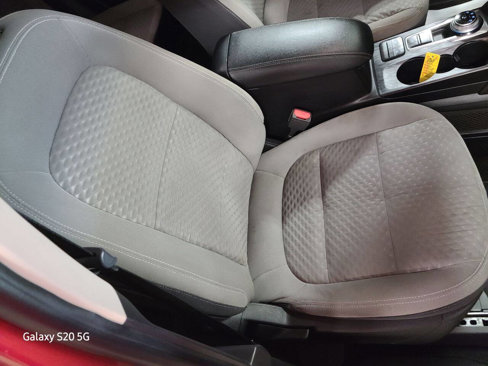 Used 2020 Ford Escape SE image 16