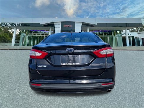 Used 2016 Ford Fusion SE image 4