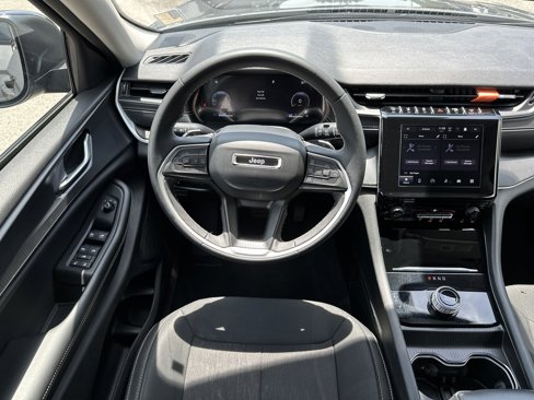 Used 2023 Jeep Grand Cherokee L Laredo image 24