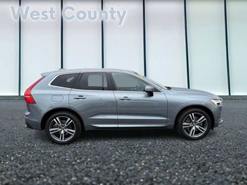 Used 2021 Volvo XC60 T5 Momentum w/ Advanced Package image 2