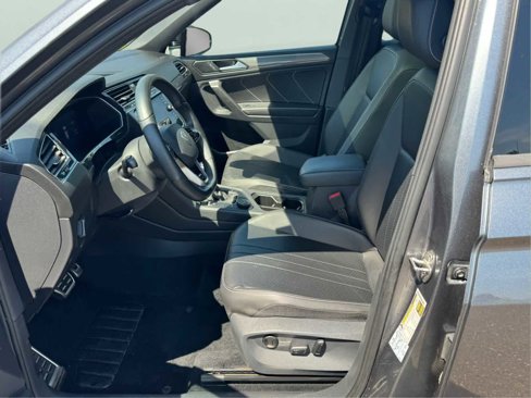 Certified 2022 Volkswagen Tiguan SE R-Line image 11