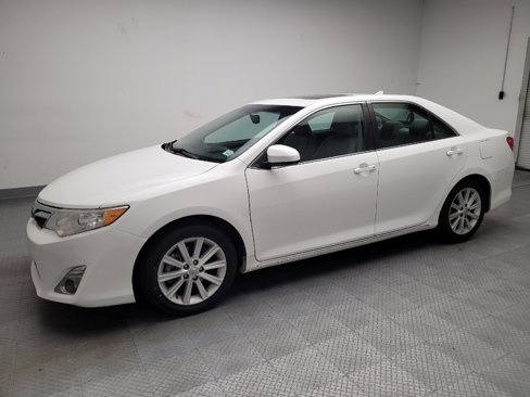 Used 2014 Toyota Camry XLE image 2
