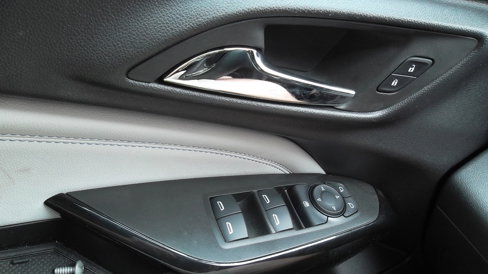 Used 2025 Chevrolet Trax LT w/ LT Convenience Package image 16