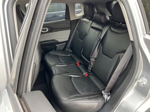 Used 2022 Jeep Compass Latitude image 11