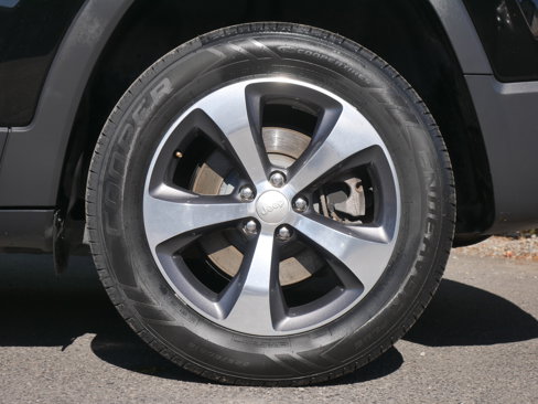 Used 2019 Jeep Cherokee Limited w/ Luxury Group image 20