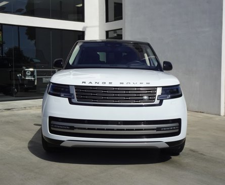Used 2023 Land Rover Range Rover SE image 2