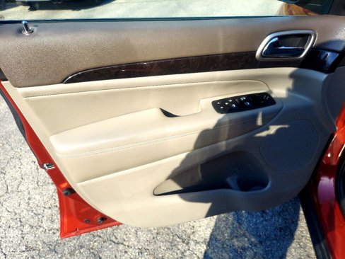Used 2012 Jeep Grand Cherokee Laredo w/ Laredo E Group image 9