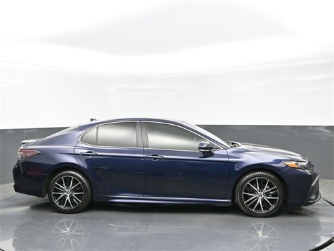 Used 2022 Toyota Camry SE image 7