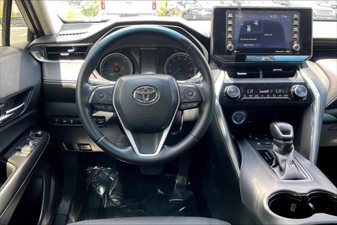 Used 2021 Toyota Venza LE w/ Carpet Mat Package (TMS) image 8