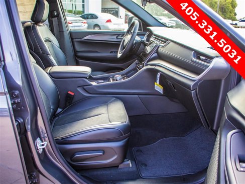 New 2025 Jeep Grand Cherokee Altitude image 15