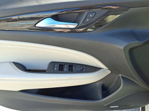 Used 2020 Buick Regal Avenir w/ Driver Confidence Package II image 13