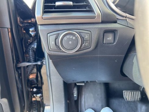 Used 2017 Ford Fusion SE w/ Equipment Group 201A image 15