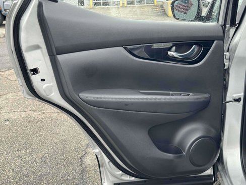 Used 2022 Nissan Rogue Sport SV image 34