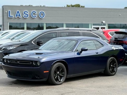 Used 2015 Dodge Challenger SXT w/ Driver Convenience Group image 1