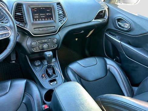 Used 2019 Jeep Cherokee Latitude Plus w/ Cold Weather Group image 22