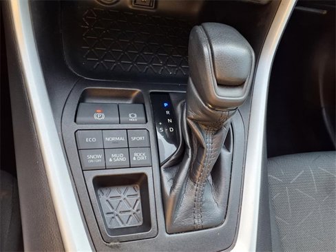Used 2021 Toyota RAV4 XLE image 20