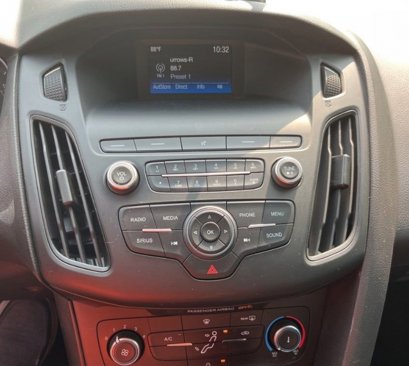 Used 2018 Ford Focus SE w/ SE Appearance Package image 11
