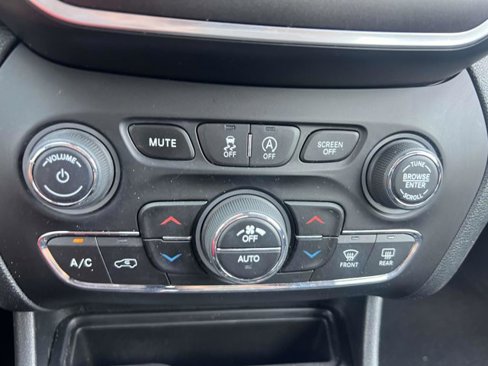 Certified 2022 Jeep Cherokee Trailhawk w/ Comfort/Convenience Group image 29