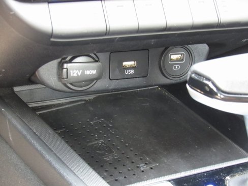 Used 2023 Hyundai Elantra Limited image 29