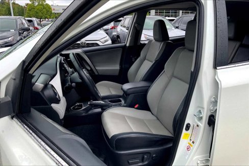 Used 2018 Toyota RAV4 Limited image 7