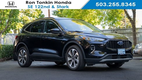 Used 2023 Ford Escape Platinum image 1