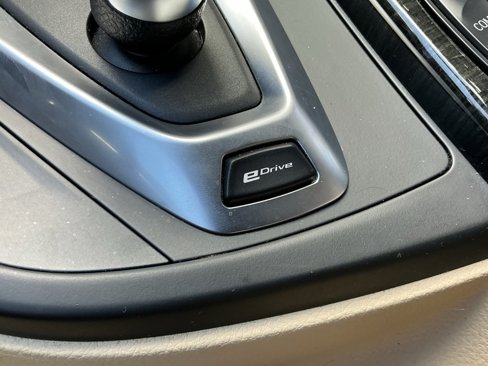 Used 2018 BMW 330e image 30