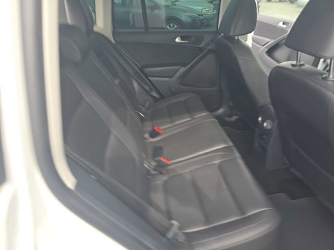 Used 2015 Volkswagen Tiguan SE image 19