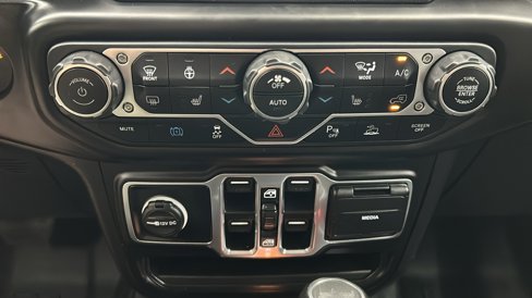 Used 2023 Jeep Wrangler Unlimited Sahara image 23