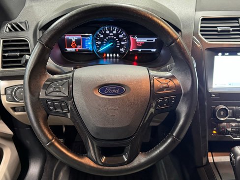 Used 2019 Ford Explorer XLT w/ Equipment Group 202A image 14