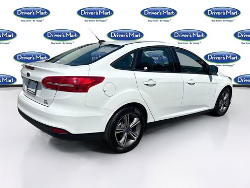 Used 2018 Ford Focus SE w/ SE Appearance Package image 8