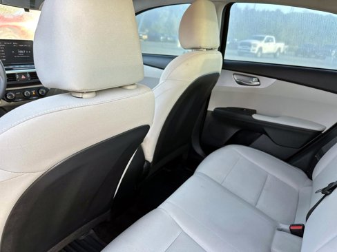 Used 2022 Kia Forte LXS image 17