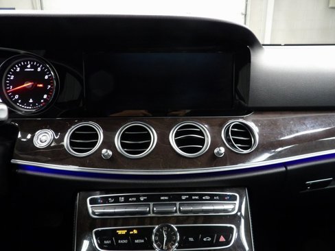Used 2019 Mercedes-Benz E 300 4MATIC image 13