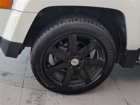 Used 2014 Jeep Patriot Sport image 5