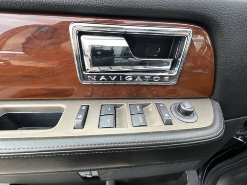 Used 2013 Lincoln Navigator L 4WD w/ HD Trailer Tow Pkg image 23