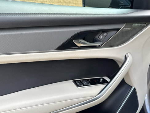 Certified 2022 Jaguar F-PACE SVR image 15