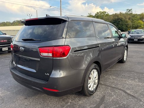 Used 2017 Kia Sedona LX w/ LX Essentials Premium Package image 7