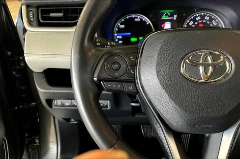 Used 2021 Toyota RAV4 XLE image 22