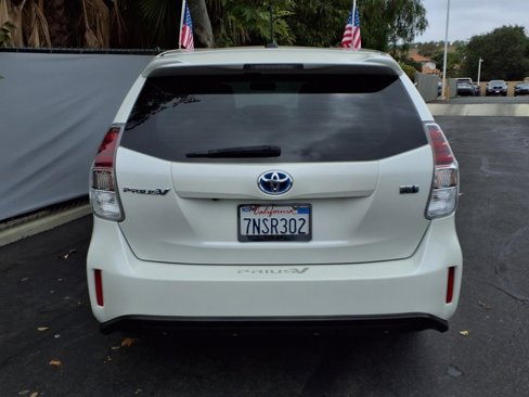 Used 2016 Toyota Prius V Three image 6