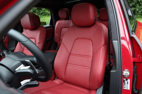 Used 2023 Porsche Cayenne Turbo S image 6